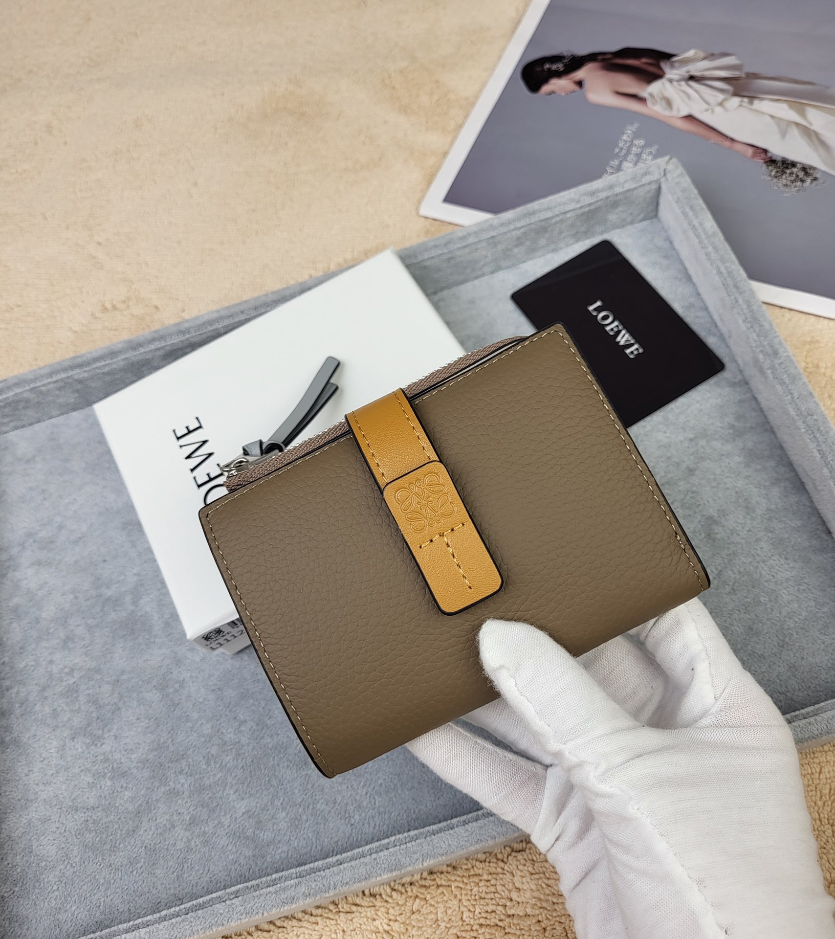 【LOEWE】新作スリムジップ二つ折り財布 Slim Zip Bifold Wallet
