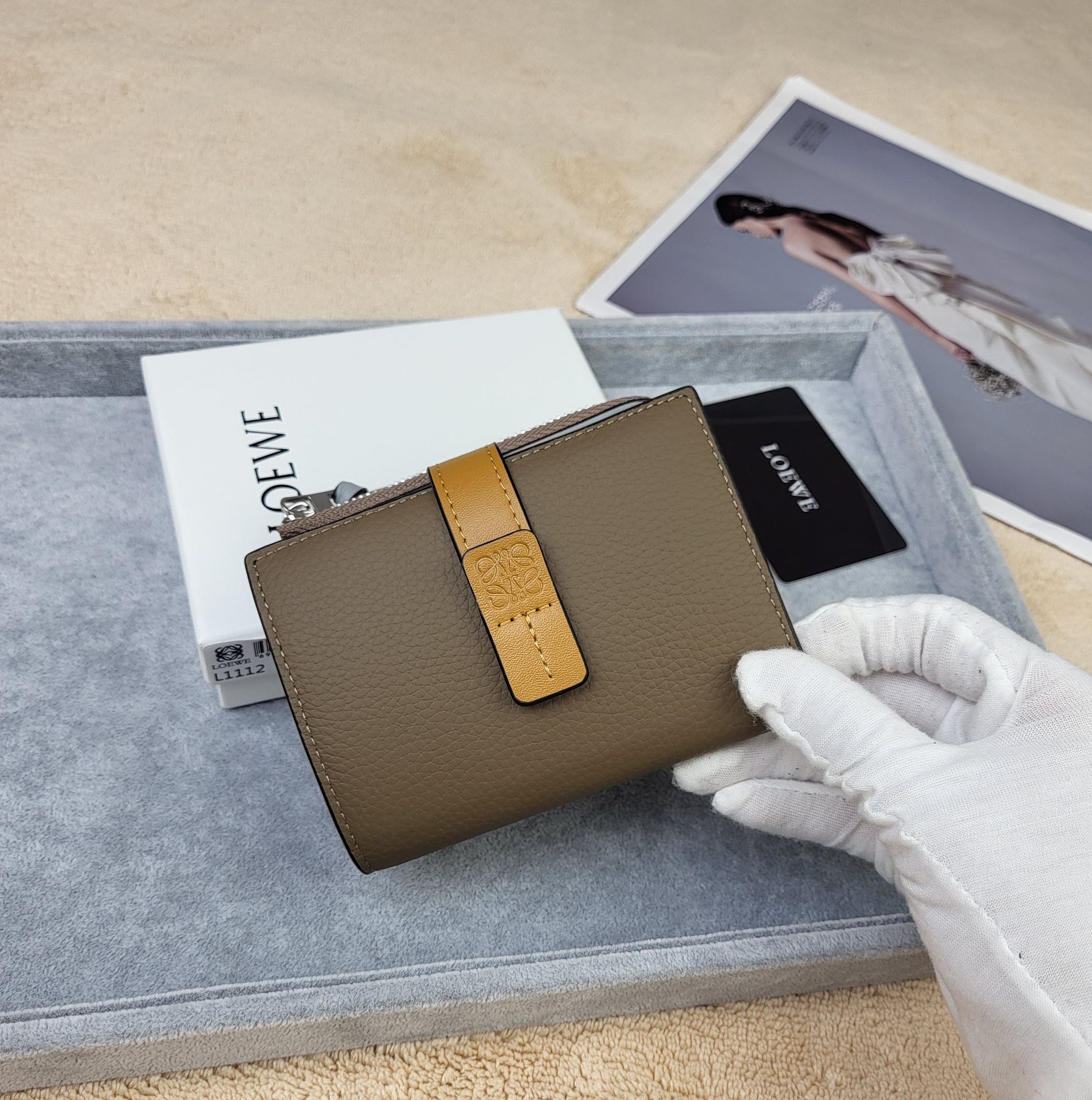 【LOEWE】新作スリムジップ二つ折り財布 Slim Zip Bifold Wallet