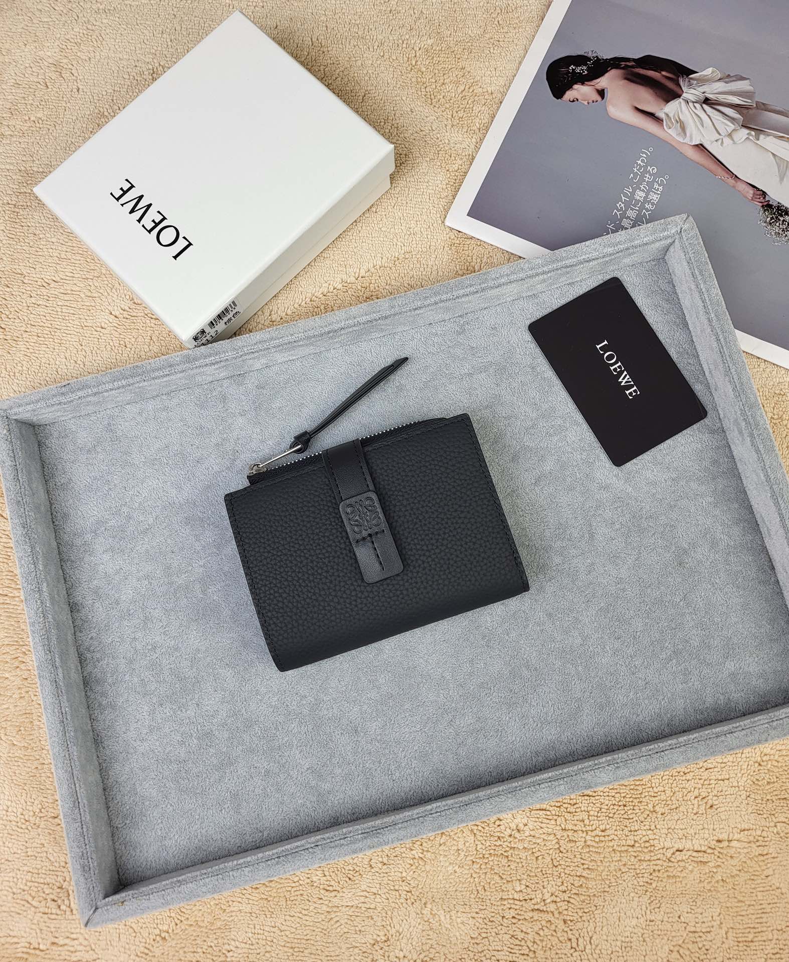 【LOEWE】新作スリムジップ二つ折り財布 Slim Zip Bifold Wallet
