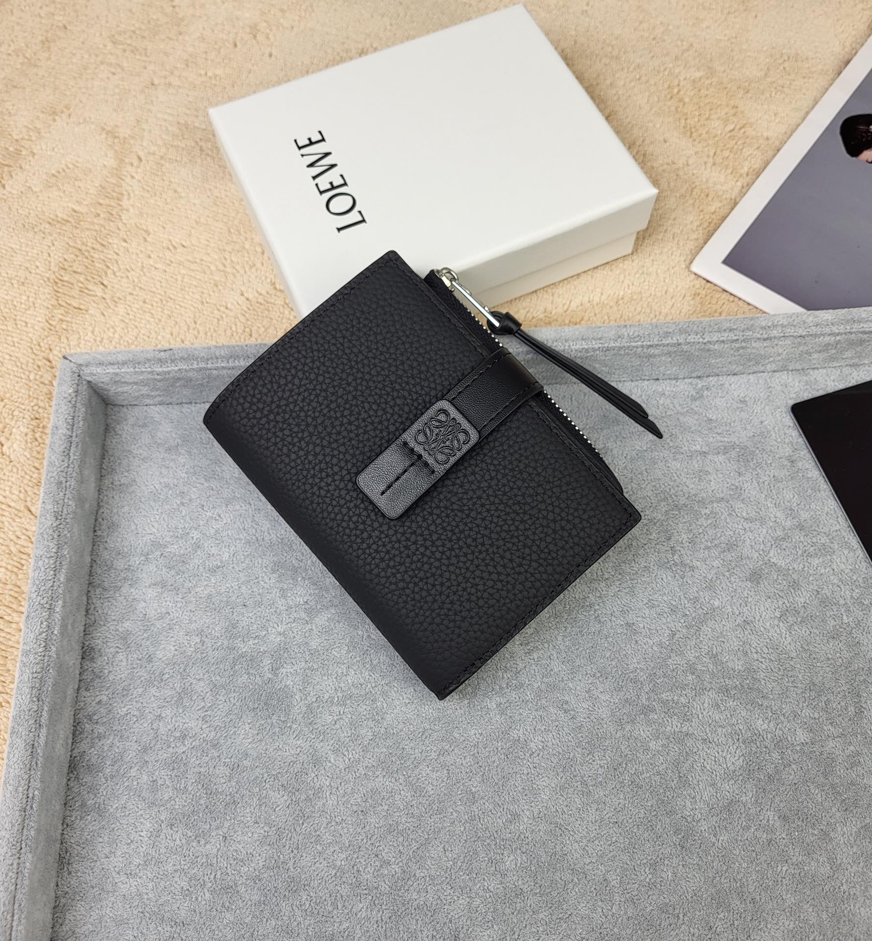 【LOEWE】新作スリムジップ二つ折り財布 Slim Zip Bifold Wallet