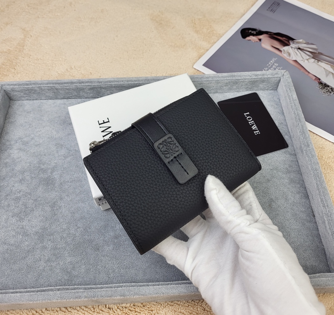 【LOEWE】新作スリムジップ二つ折り財布 Slim Zip Bifold Wallet