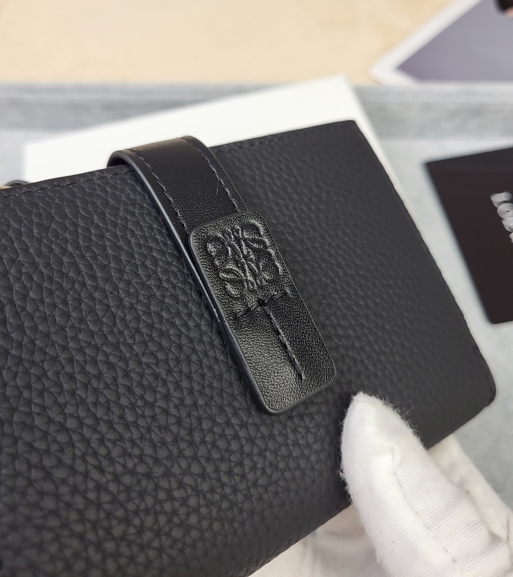 【LOEWE】新作スリムジップ二つ折り財布 Slim Zip Bifold Wallet