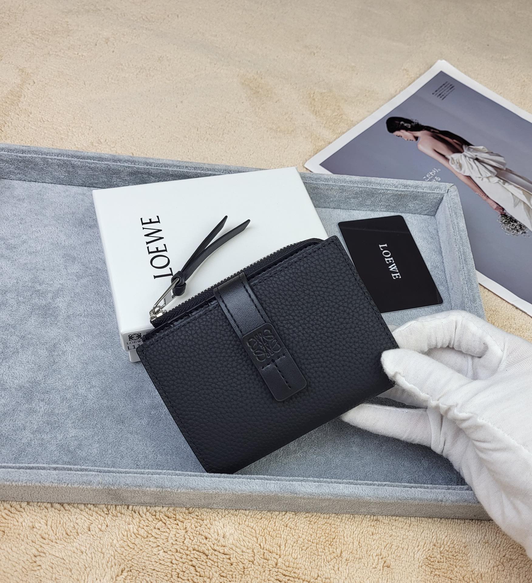 【LOEWE】新作スリムジップ二つ折り財布 Slim Zip Bifold Wallet
