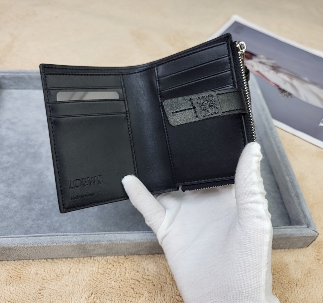 【LOEWE】新作スリムジップ二つ折り財布 Slim Zip Bifold Wallet