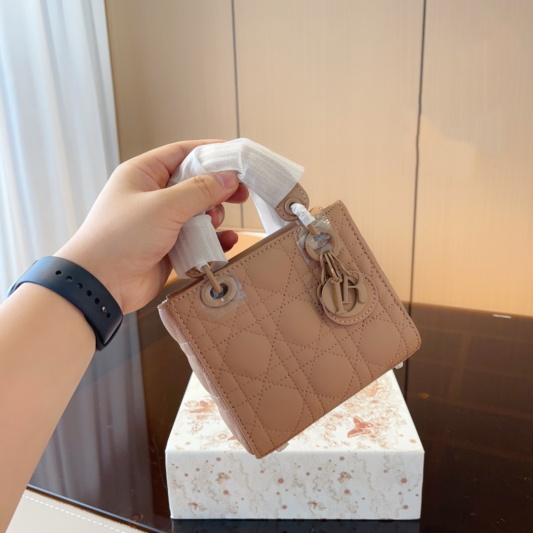 《人気★》DIOR　LADY DIOR ミニバッグ