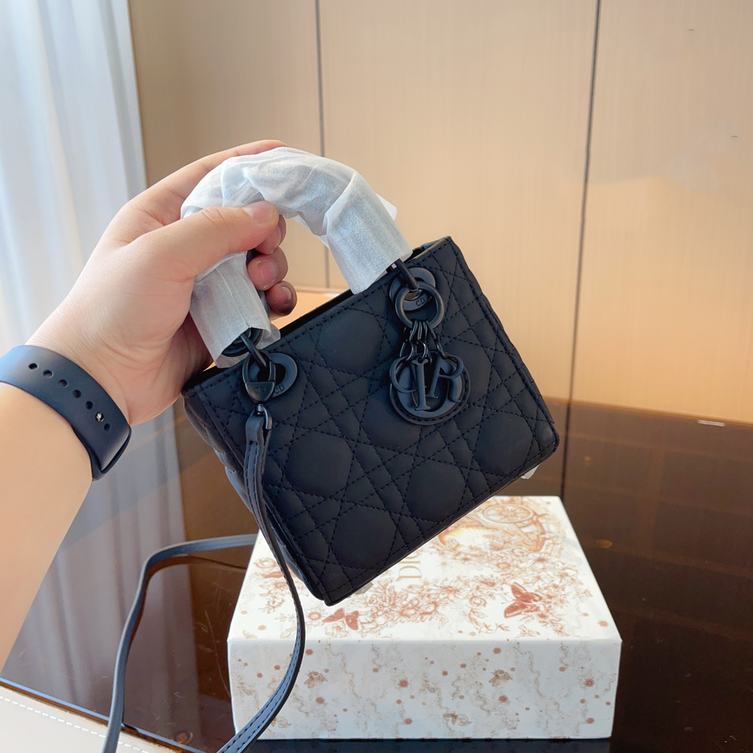 《人気★》DIOR　LADY DIOR ミニバッグ