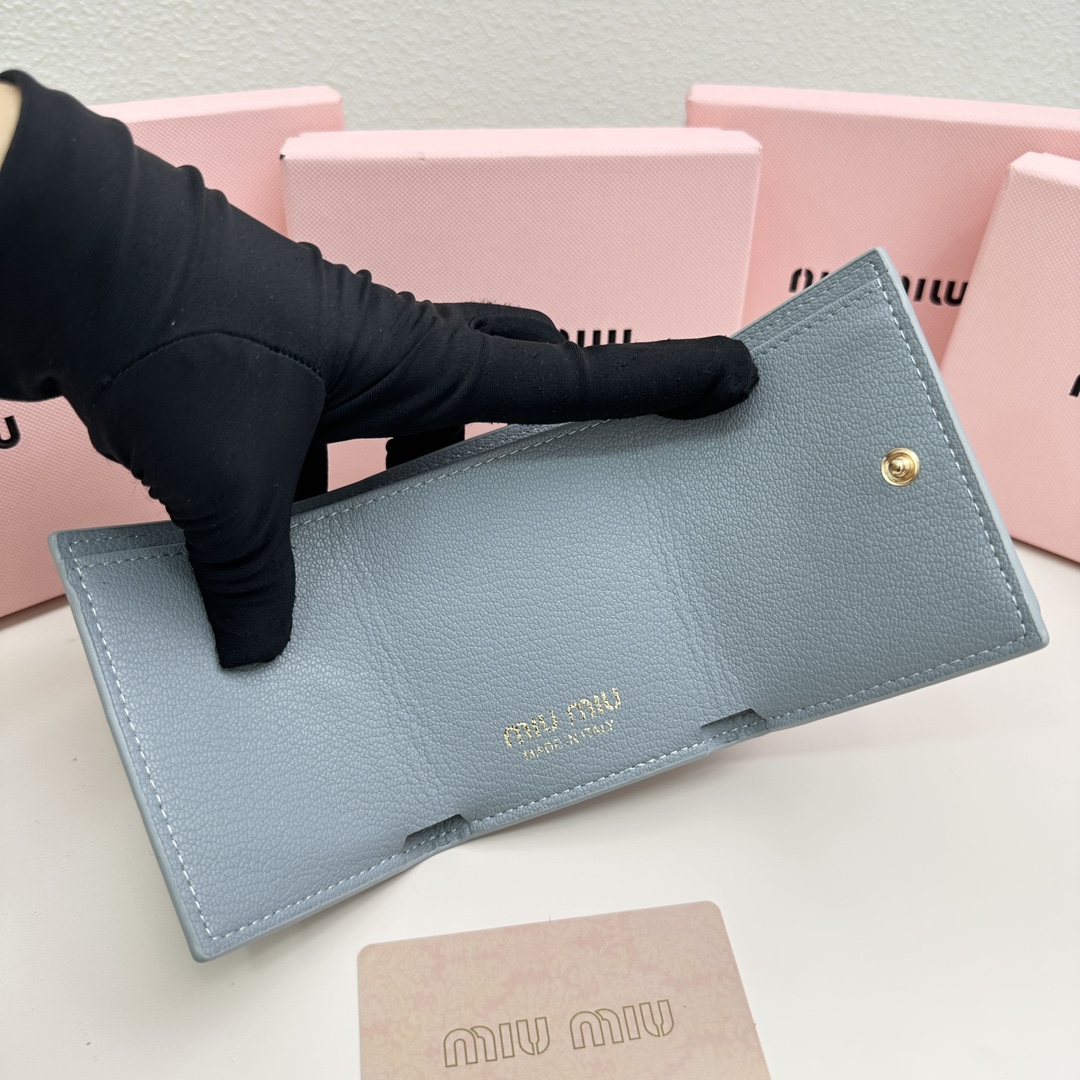 【国内即発】MIUMIU 三つ折り財布  人気上昇中