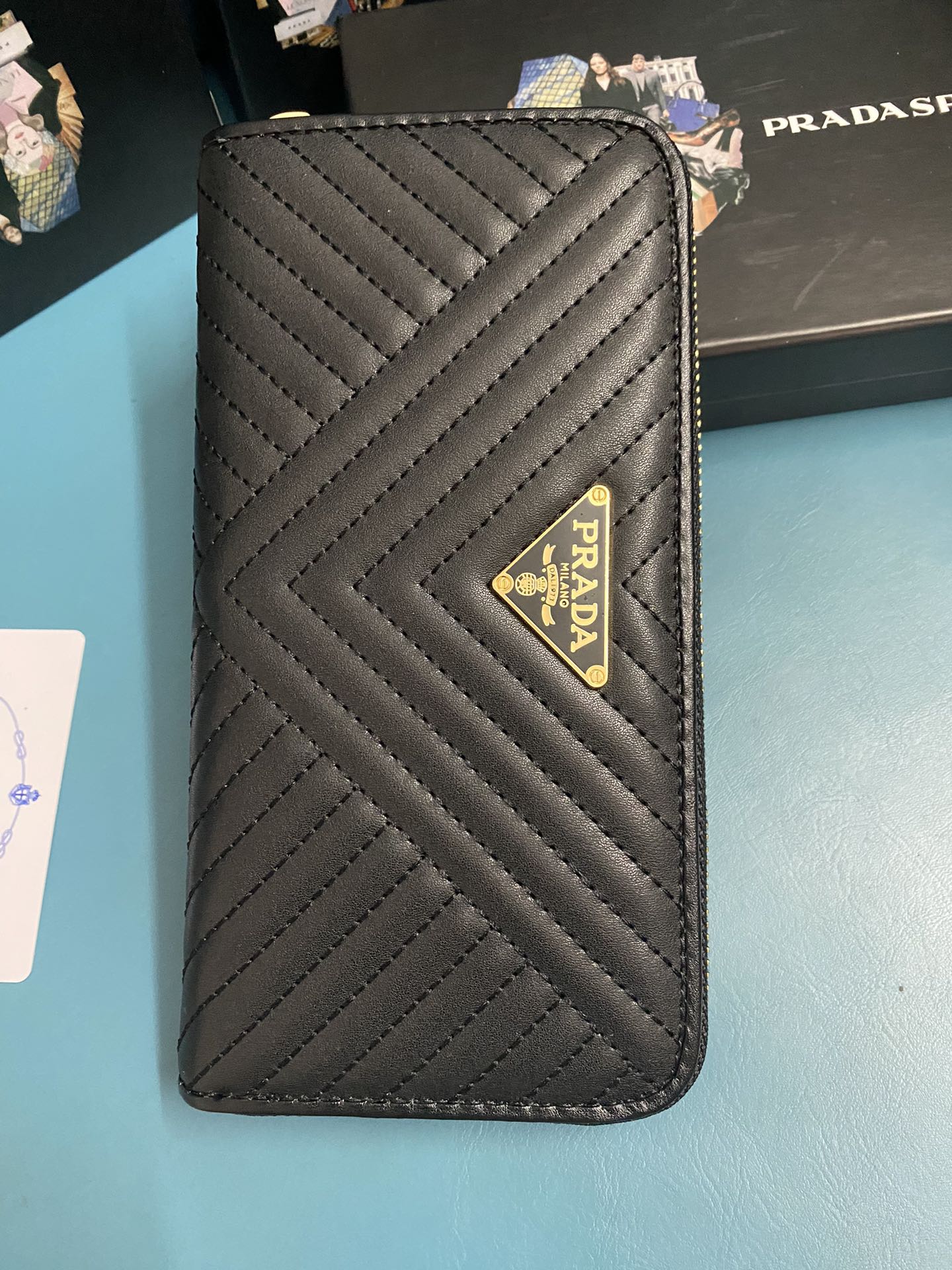 国内即発 PRADA クラシックなシングルジッパーウォレット