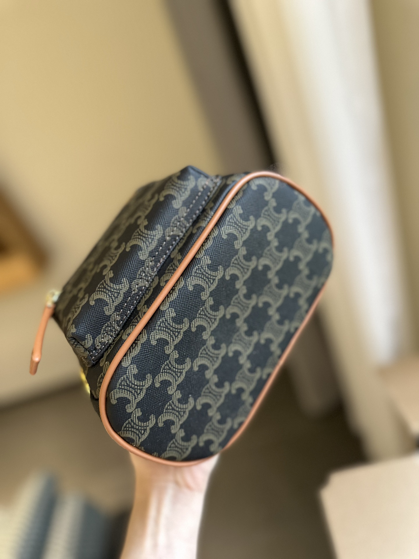 【入手困難】CELINE リュック大人気アイテム【可愛い！】