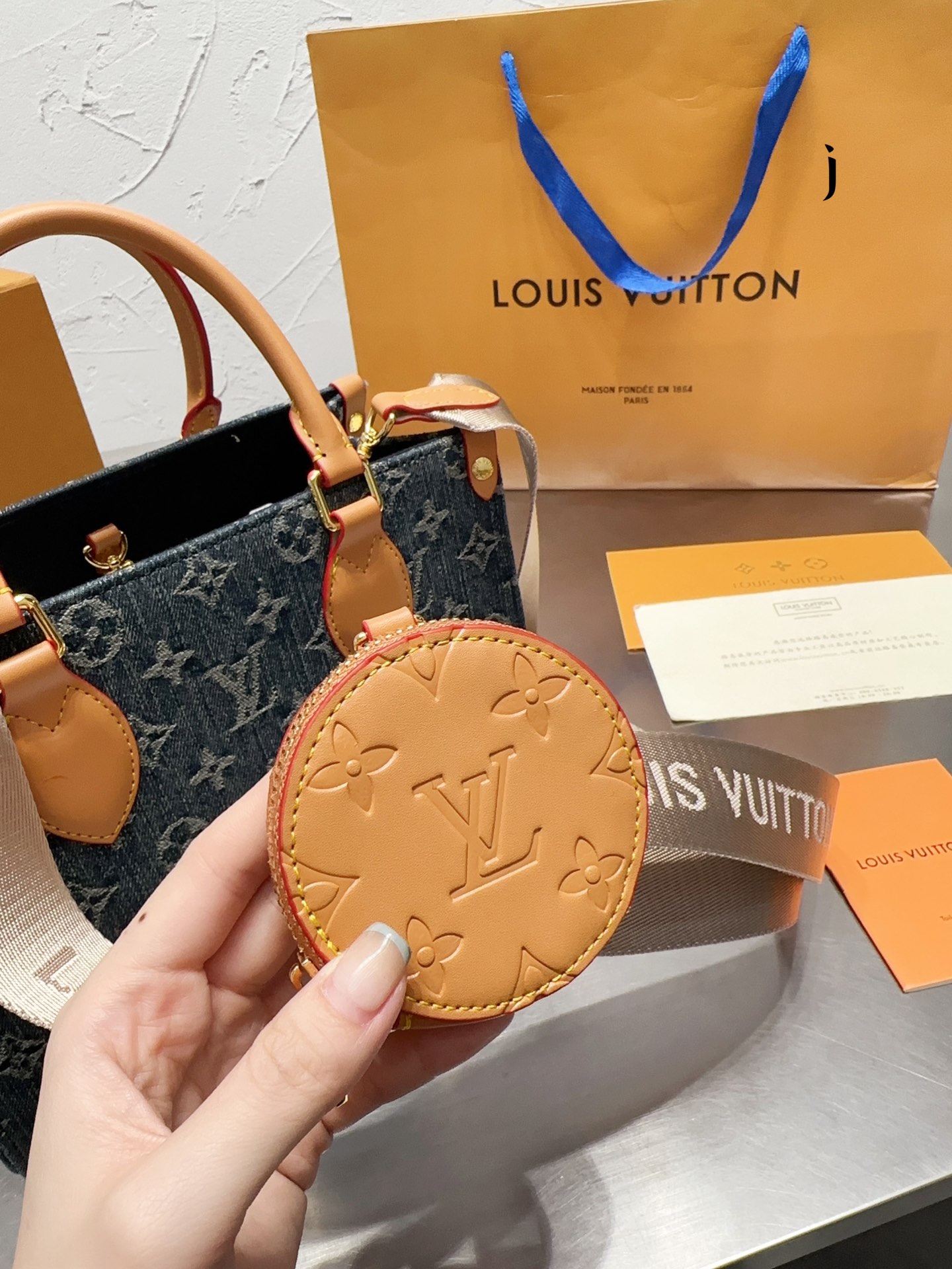 Louis Vuitton【入手困難】デニムブルーのハンドバッグ 非常に買う価値があります