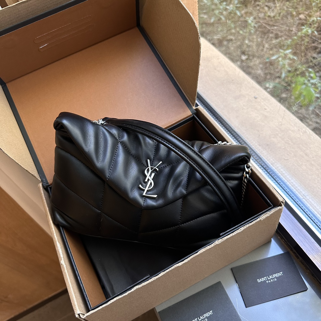 Saint Laurent【入手困難】LOULOU PUFFER ラムスキンバッグ