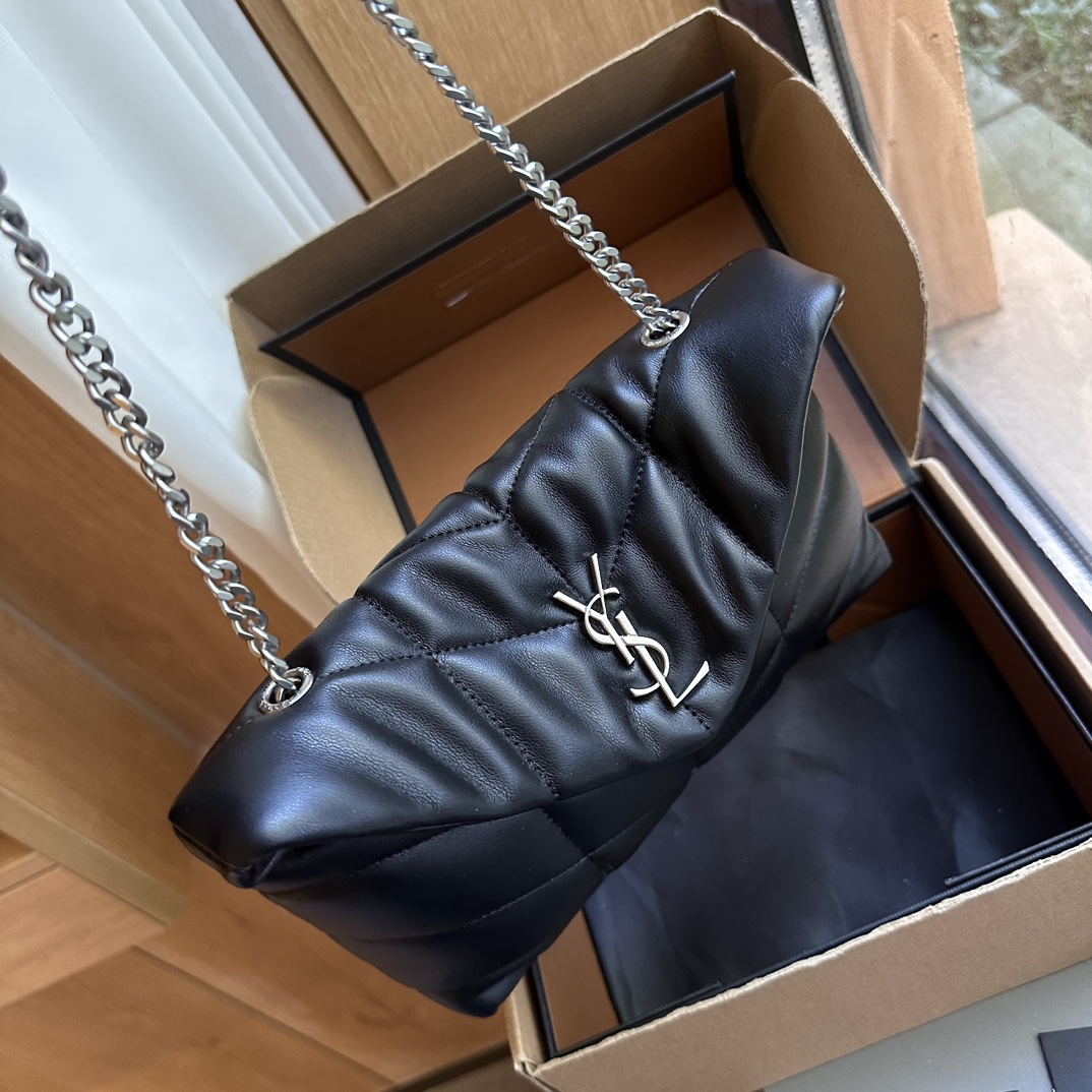 Saint Laurent【入手困難】LOULOU PUFFER ラムスキンバッグ