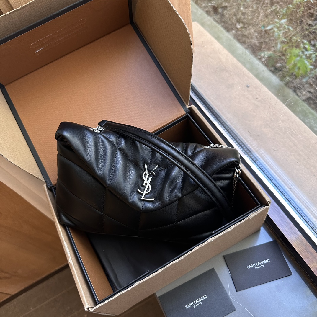 Saint Laurent【入手困難】LOULOU PUFFER ラムスキンバッグ