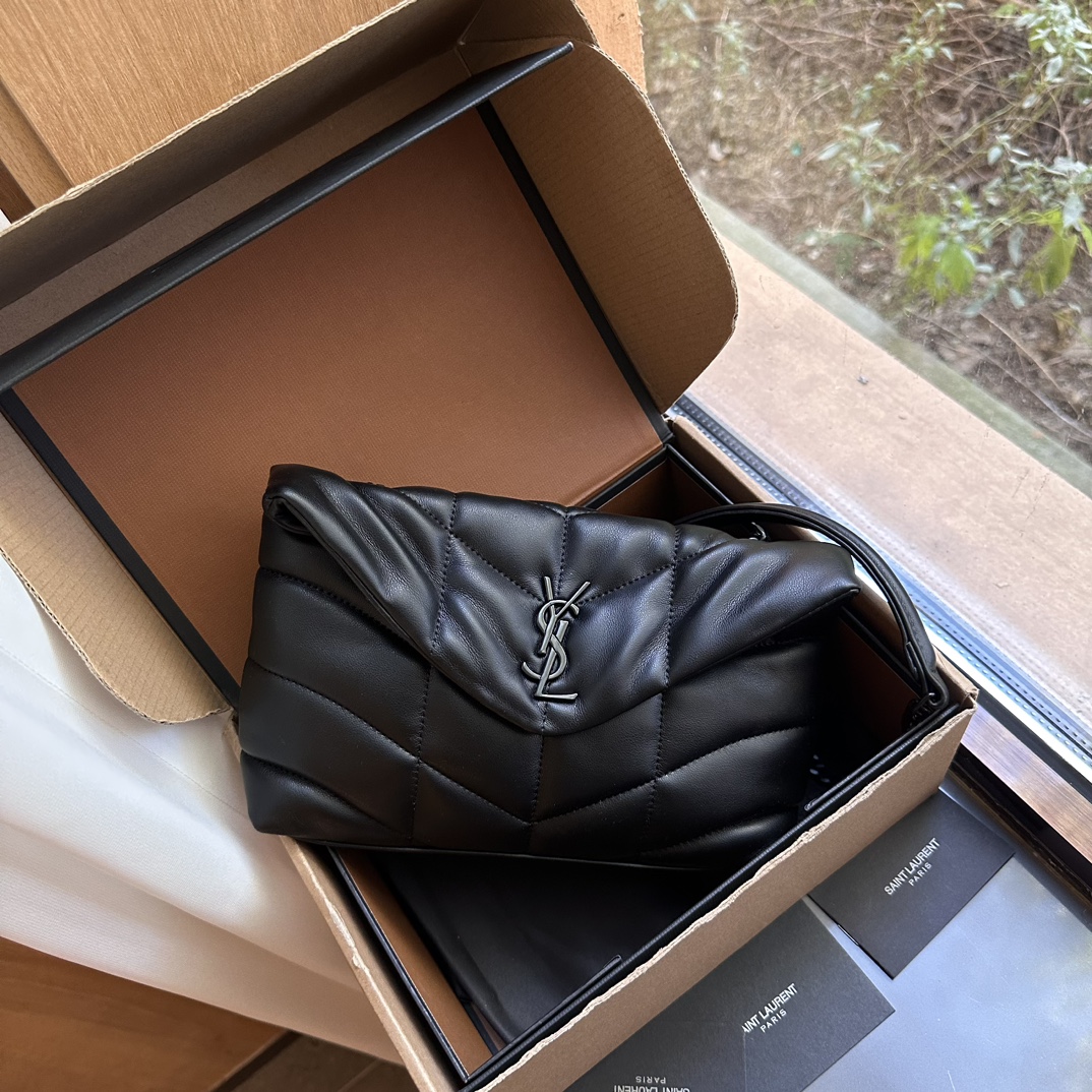 Saint Laurent【入手困難】LOULOU PUFFER ラムスキンバッグ