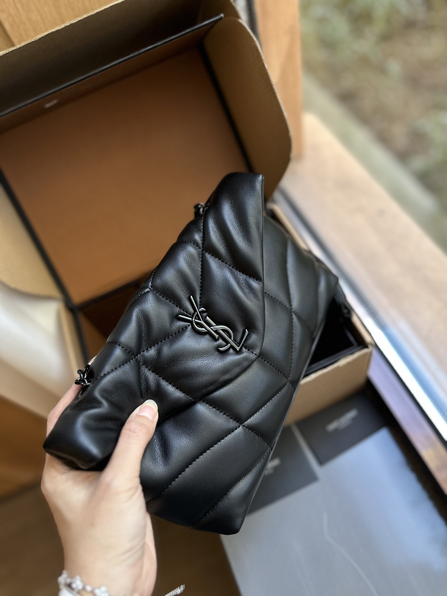 Saint Laurent【入手困難】LOULOU PUFFER ラムスキンバッグ