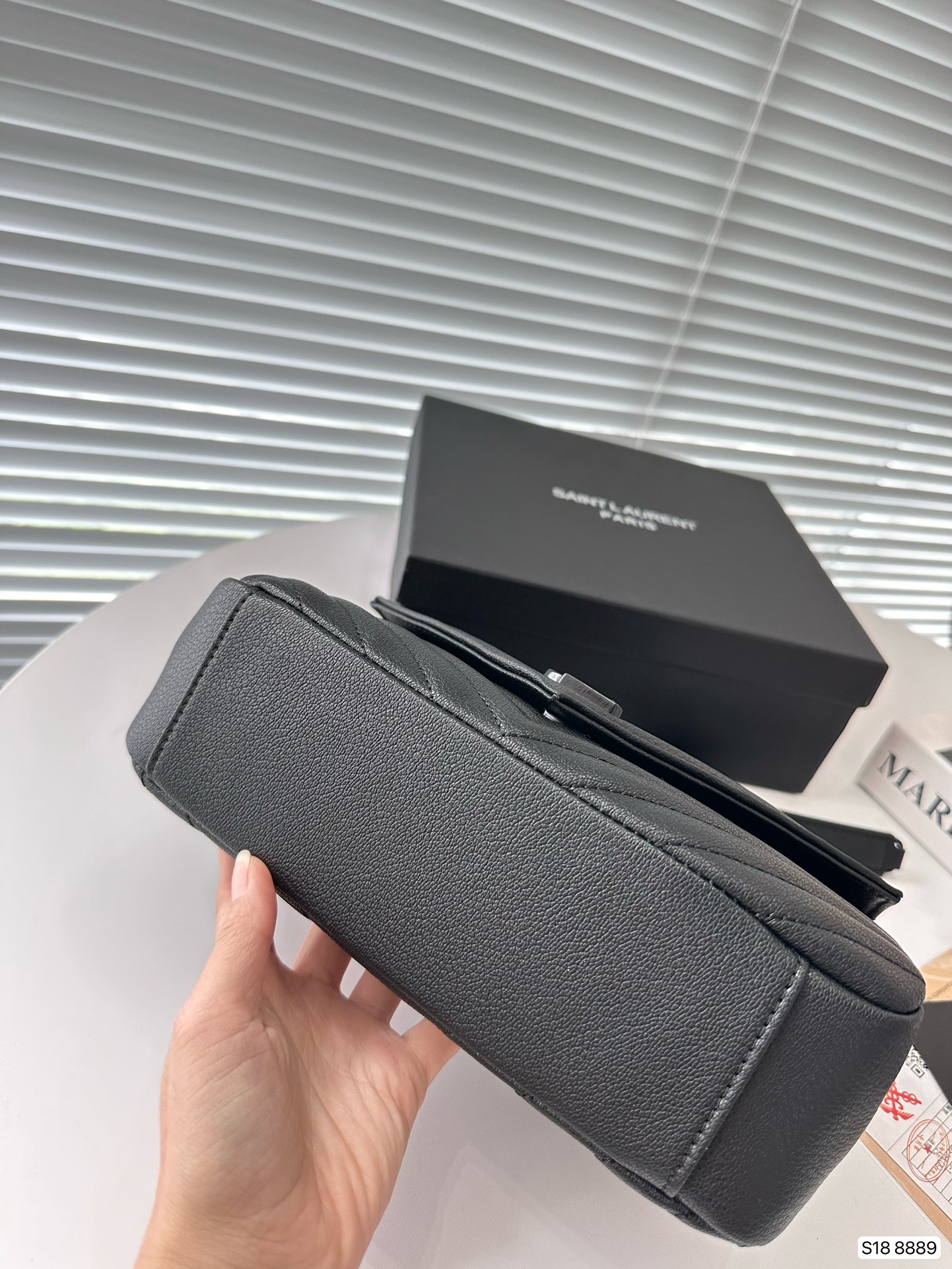 関税負担なしSaint Laurent【入手困難】チェーンメッセンジャーバッグ
