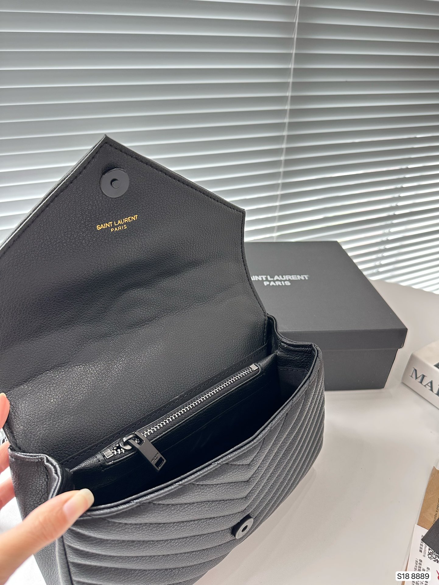 関税負担なしSaint Laurent【入手困難】チェーンメッセンジャーバッグ