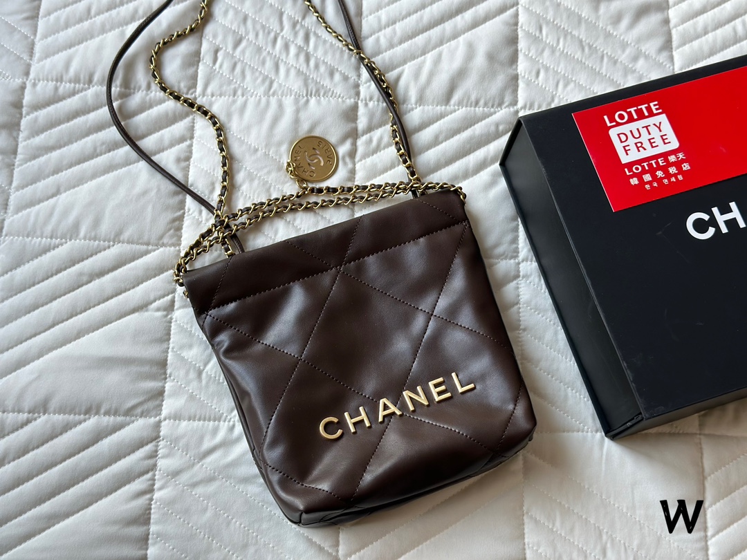 CHANEL 23 MINI HANDBAG シャネル　ミニ　バッグ　大人気商品