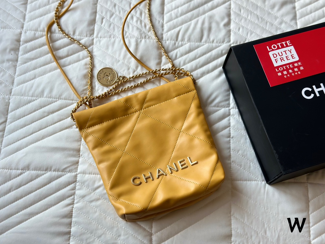 CHANEL 23 MINI HANDBAG シャネル　ミニ　バッグ　大人気商品