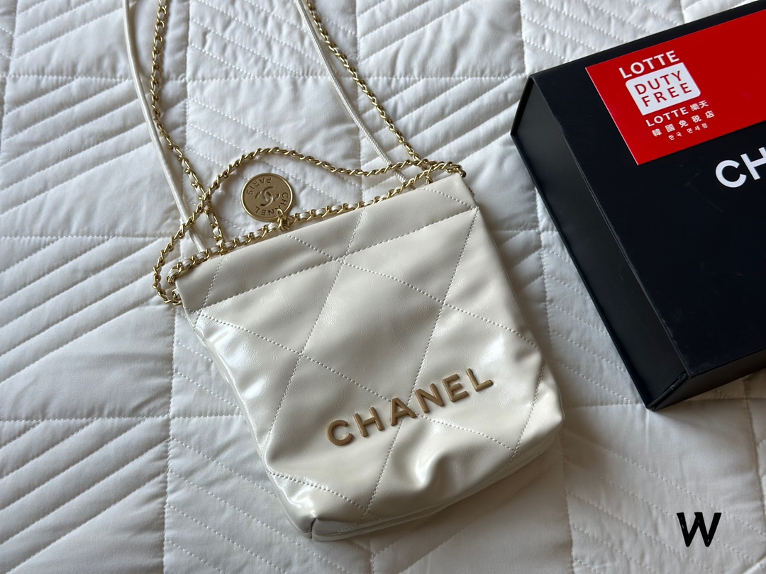 CHANEL 23 MINI HANDBAG シャネル　ミニ　バッグ　大人気商品