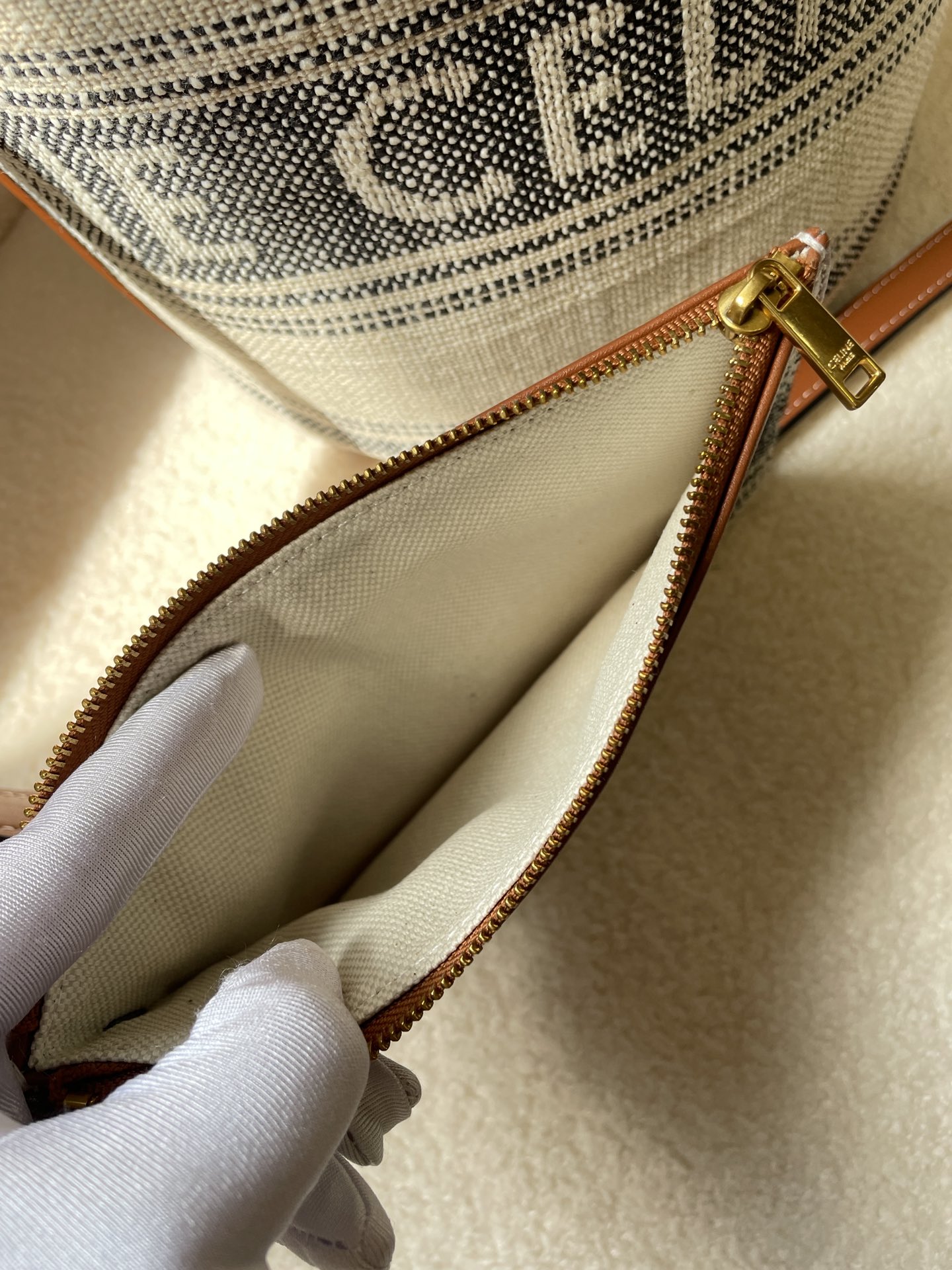 セリーヌ ハンドバッグ ショルダーバッグ ティーン バケット16 セーズ ホワイト ブラック レディース CELINE 197572ERF 01WB TEEN BUCKET WHITE BLACK(ig21)