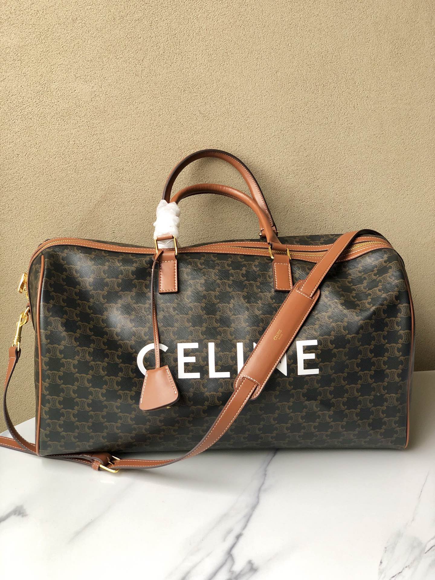 《大人かわいい》【CELINE】トリオンフミディアムトラベルバッグ