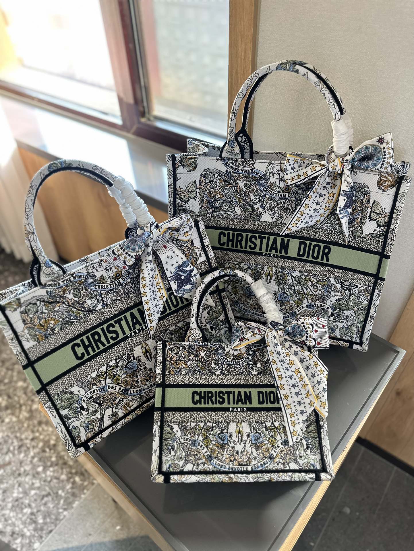 新着【Dior】関税・送料込み★ラージ ディオール ブック トート
