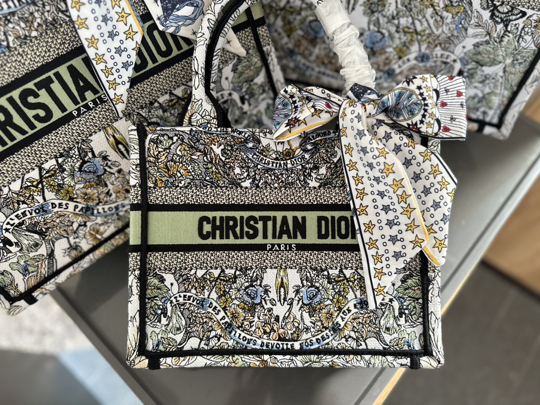 新着【Dior】関税・送料込み★ラージ ディオール ブック トート