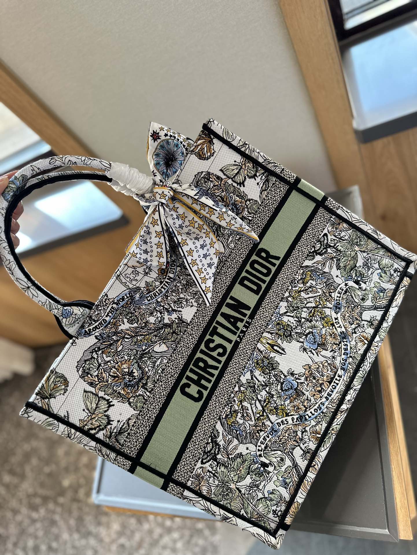新着【Dior】関税・送料込み★ラージ ディオール ブック トート
