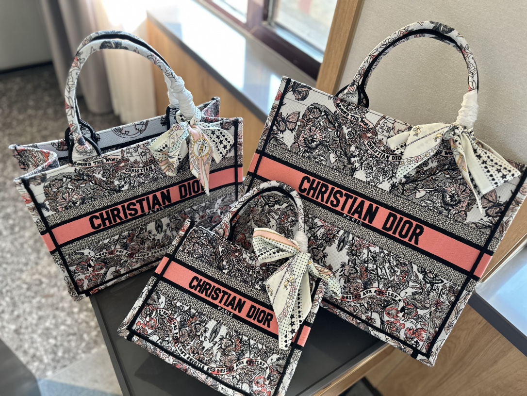 話題の新製品【Dior】関税・送料込み★ラージ ディオール ブック トート