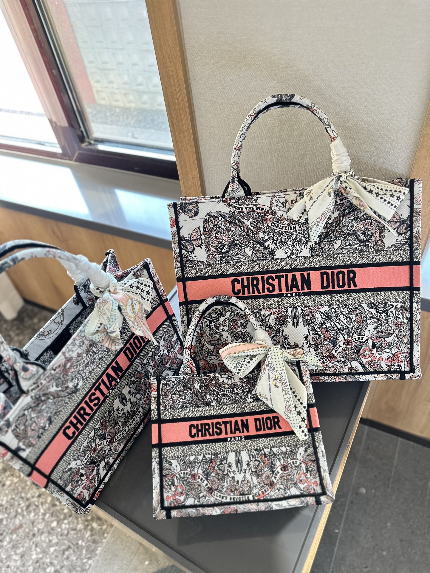 話題の新製品【Dior】関税・送料込み★ラージ ディオール ブック トート