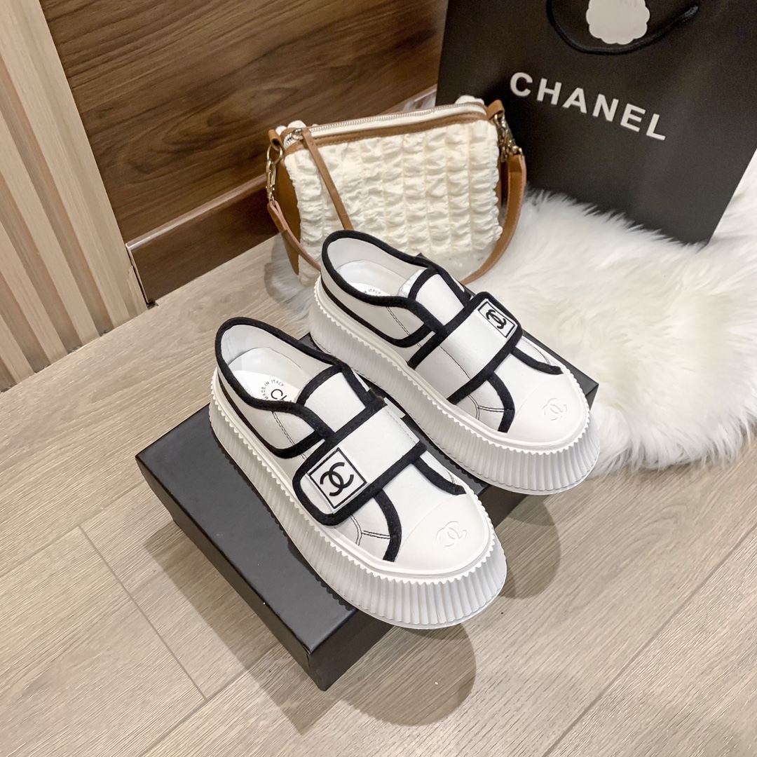 【大人気！これからの時期に◎】CHANEL 厚底ホワイトシューズ