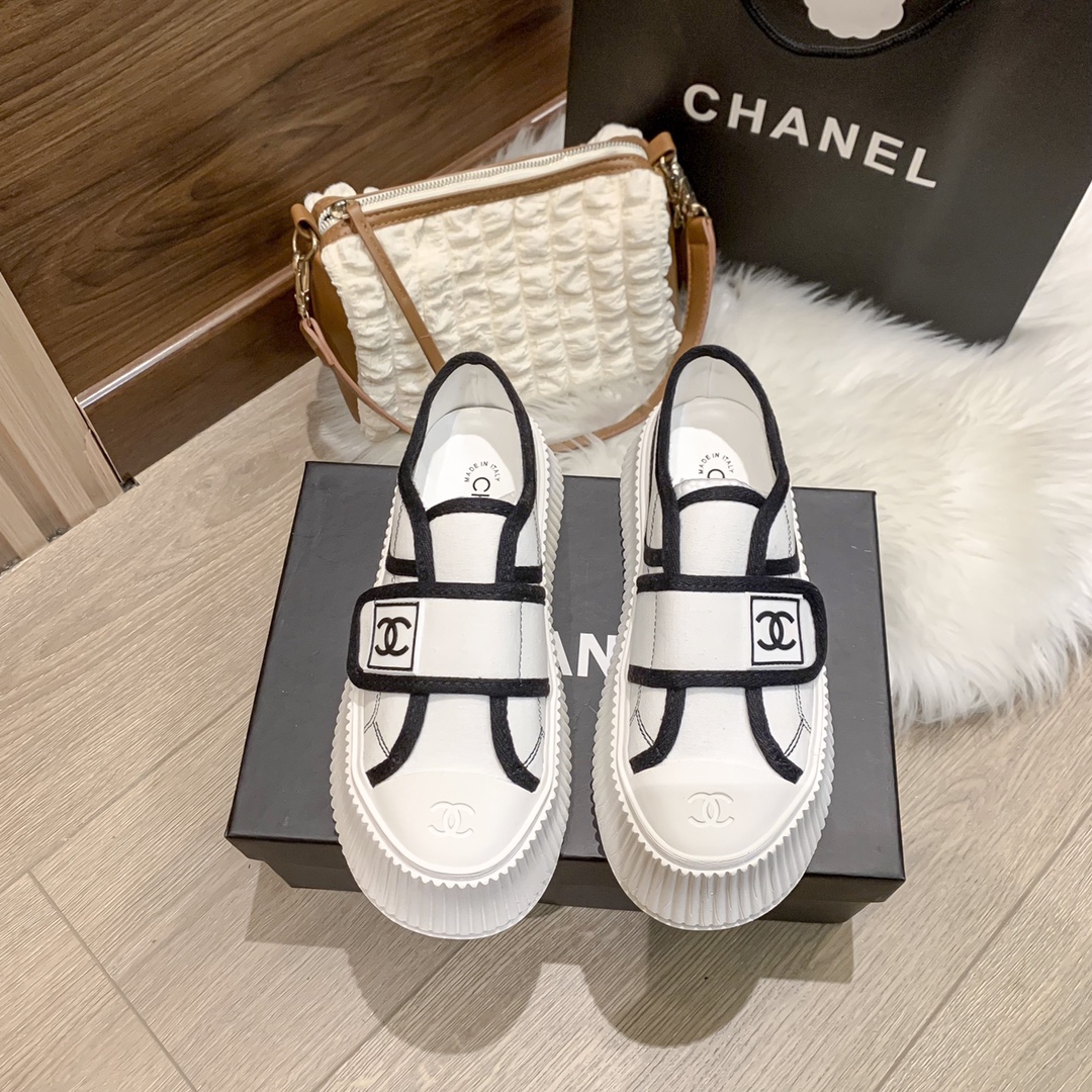 【大人気！これからの時期に◎】CHANEL 厚底ホワイトシューズ