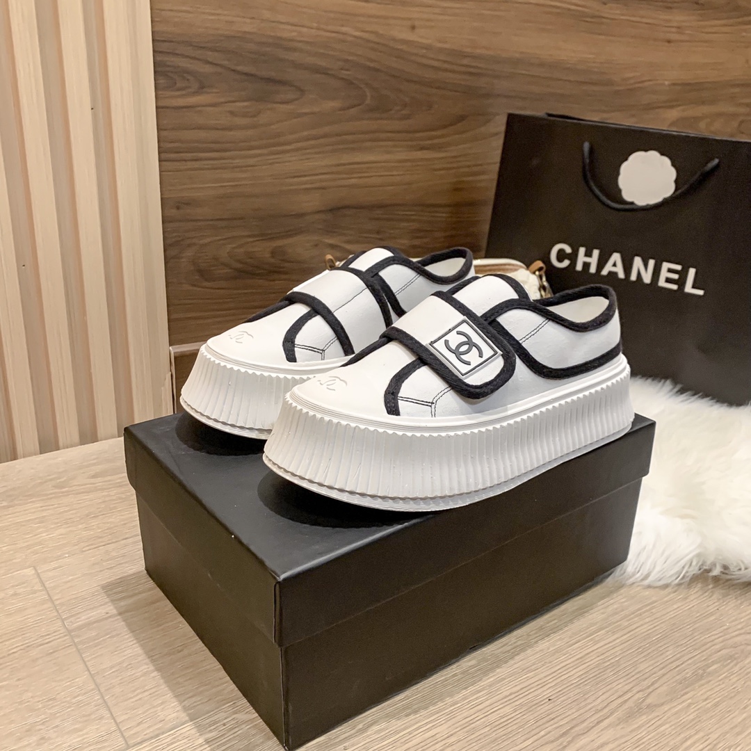 【大人気！これからの時期に◎】CHANEL 厚底ホワイトシューズ