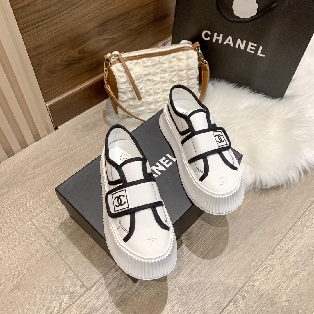 【大人気！これからの時期に◎】CHANEL 厚底ホワイトシューズ