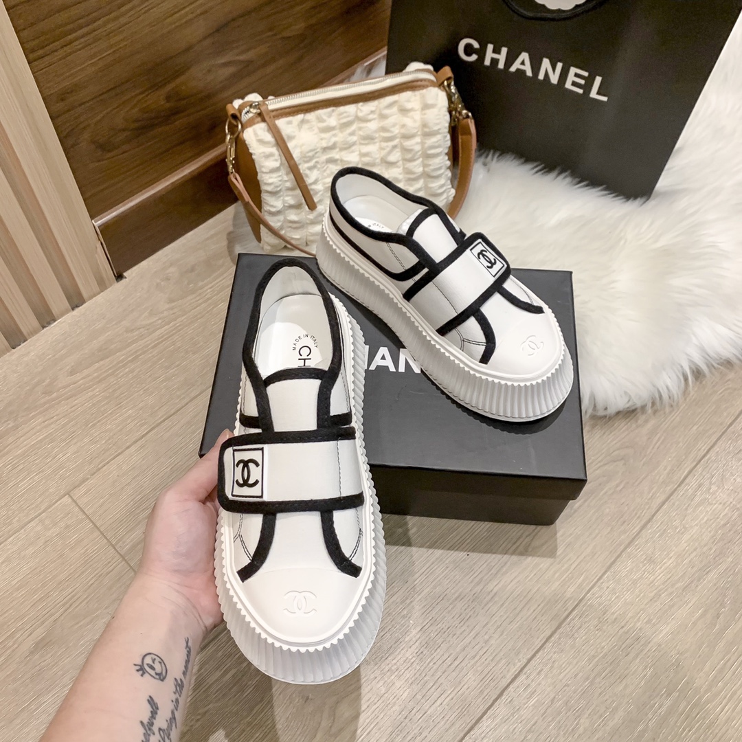 【大人気！これからの時期に◎】CHANEL 厚底ホワイトシューズ