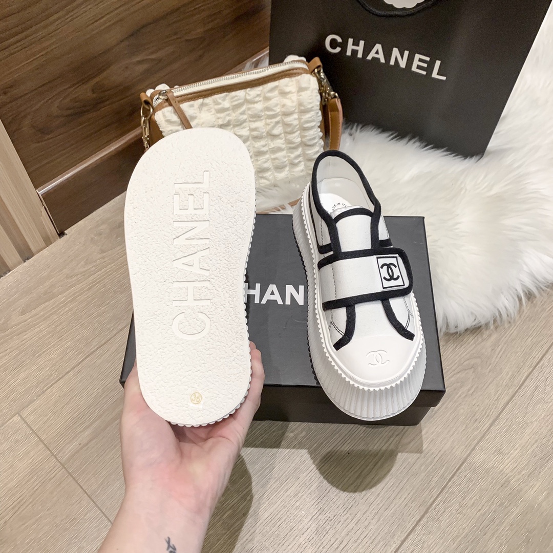 【大人気！これからの時期に◎】CHANEL 厚底ホワイトシューズ