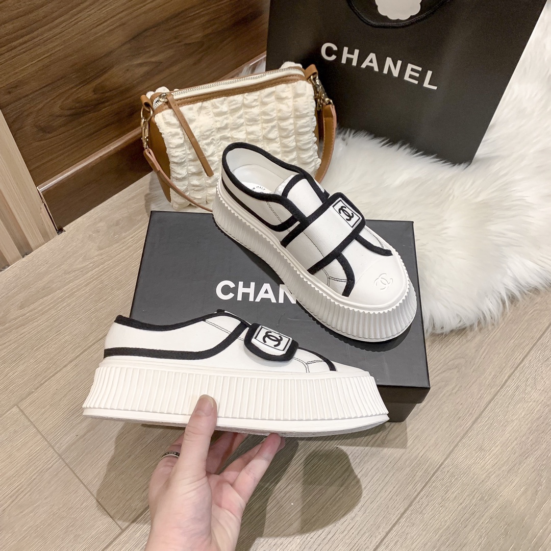 【大人気！これからの時期に◎】CHANEL 厚底ホワイトシューズ