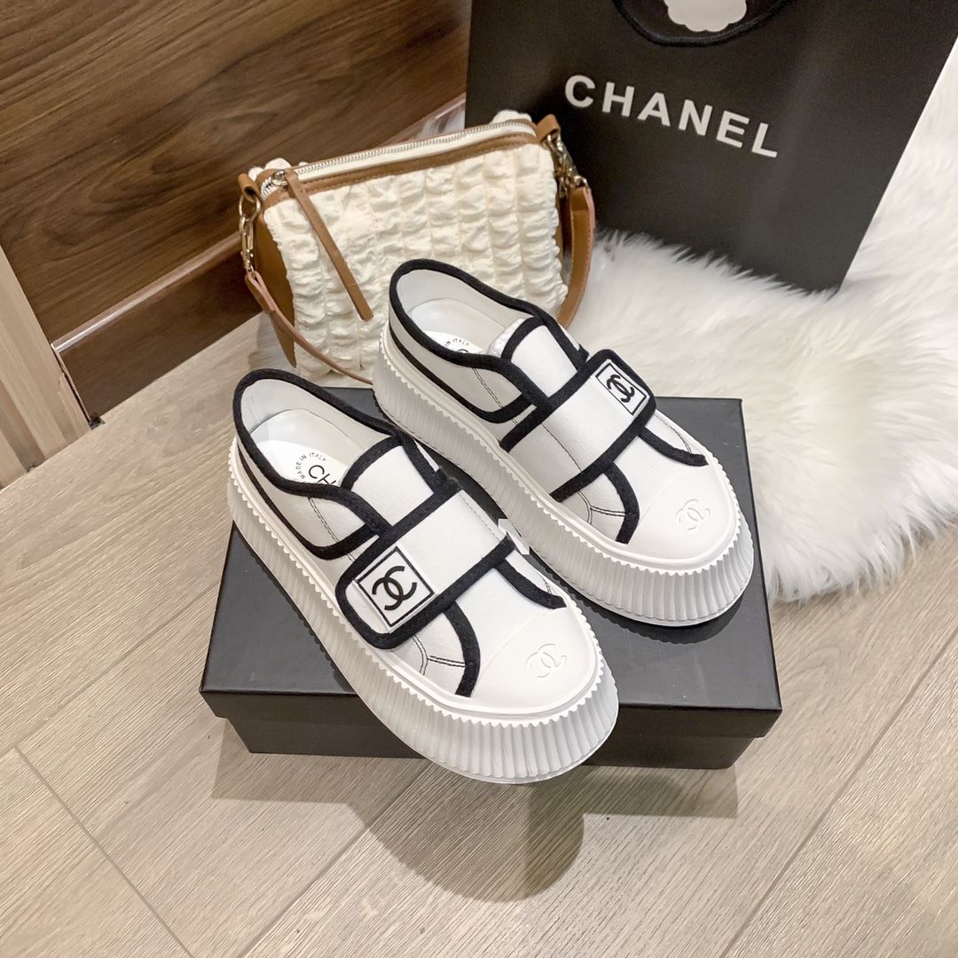 【大人気！これからの時期に◎】CHANEL 厚底ホワイトシューズ
