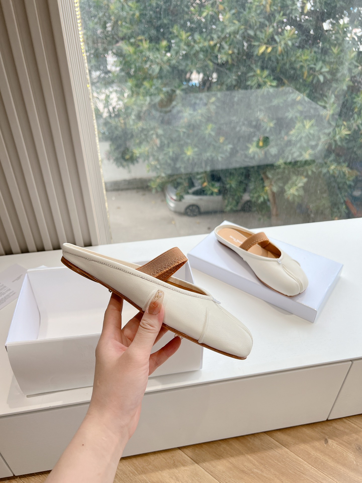 Maison Margiela Tabi バレエシューズTABI Tabi ぺたんこローヒールパンプスクラシックレザー本革イタリア製[送料無料] [海外通販] [正規品]