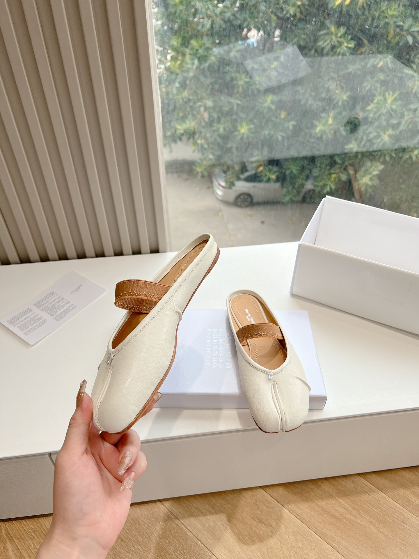 Maison Margiela Tabi バレエシューズTABI Tabi ぺたんこローヒールパンプスクラシックレザー本革イタリア製[送料無料] [海外通販] [正規品]