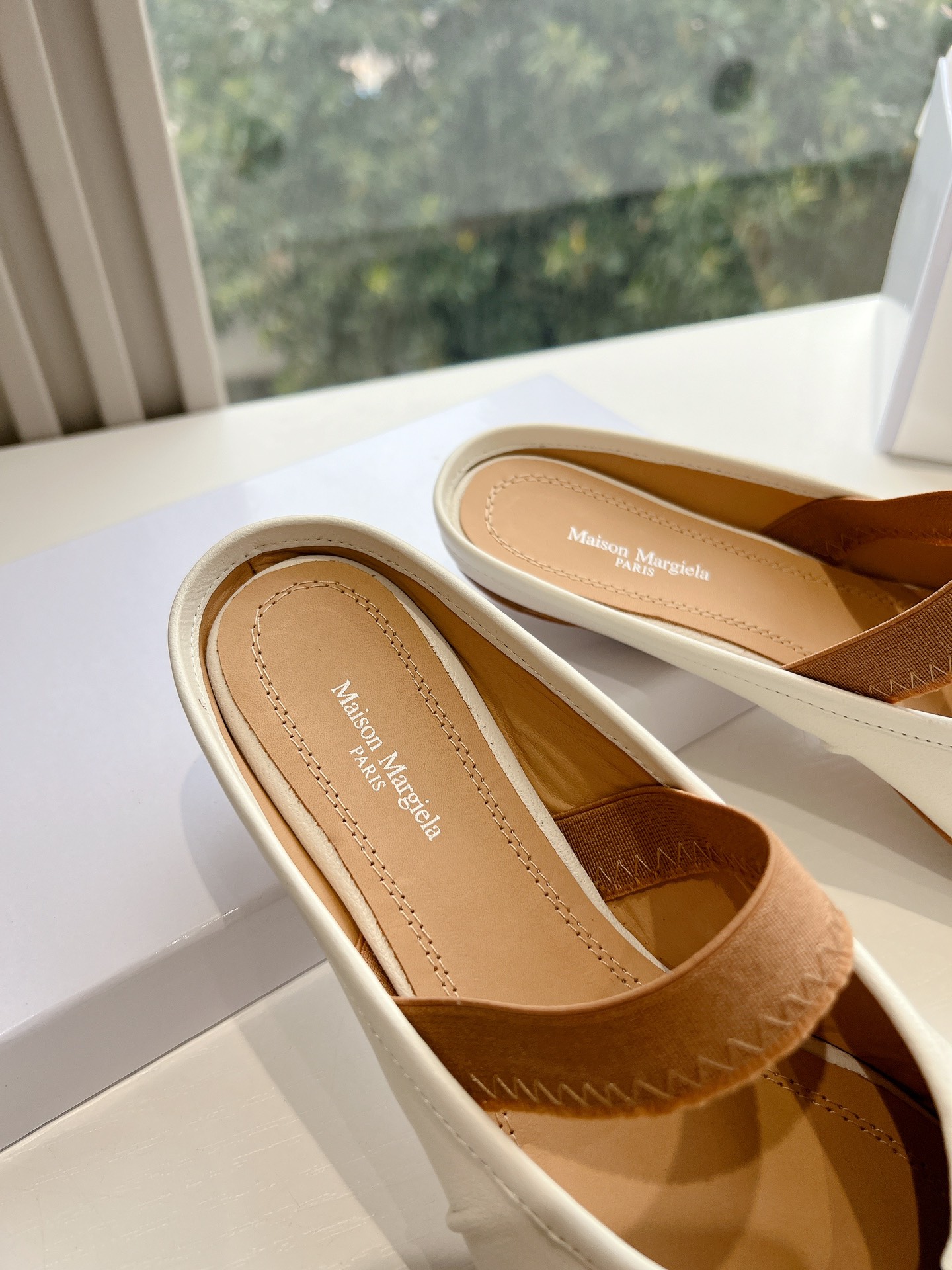 Maison Margiela Tabi バレエシューズTABI Tabi ぺたんこローヒールパンプスクラシックレザー本革イタリア製[送料無料] [海外通販] [正規品]