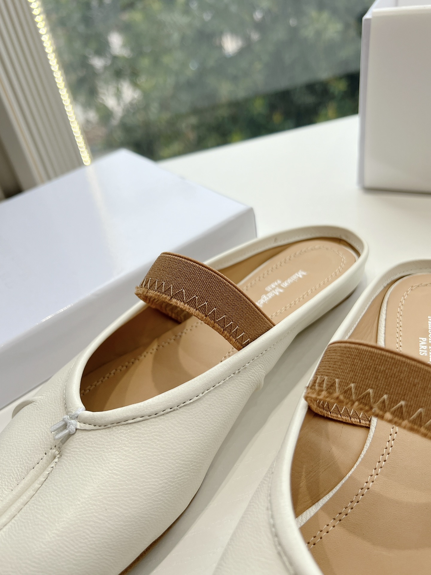 Maison Margiela Tabi バレエシューズTABI Tabi ぺたんこローヒールパンプスクラシックレザー本革イタリア製[送料無料] [海外通販] [正規品]
