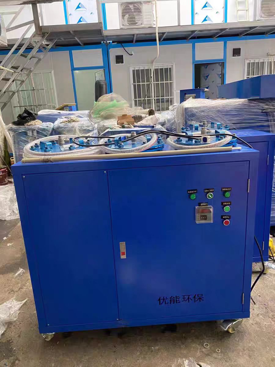 Three filter cartridge oil purifier machines