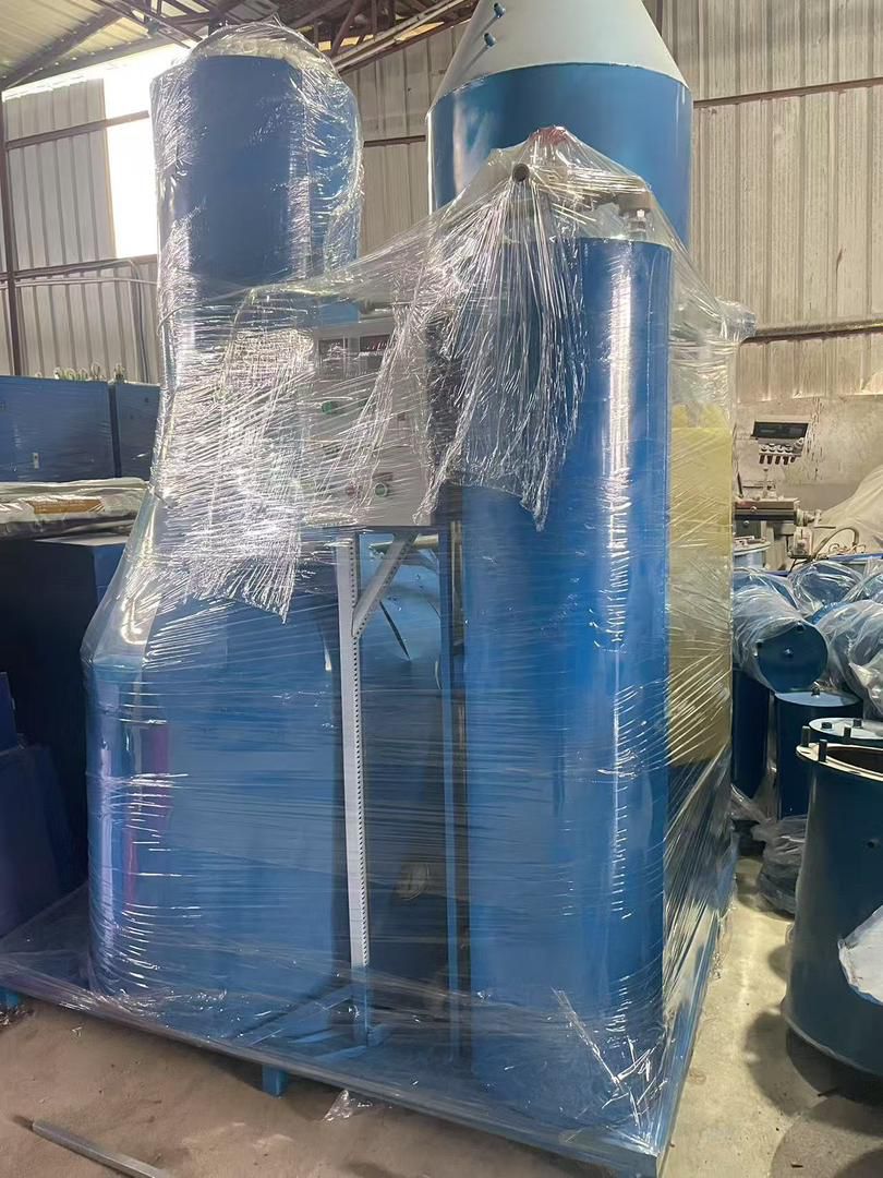 Oil refining machine