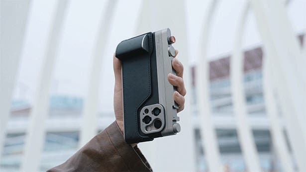 FotorGear Retro DMFを持ち歩く様子