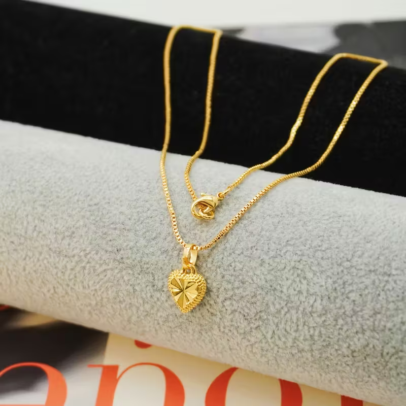 Gold-plated copper necklace with a heart-shaped pendant