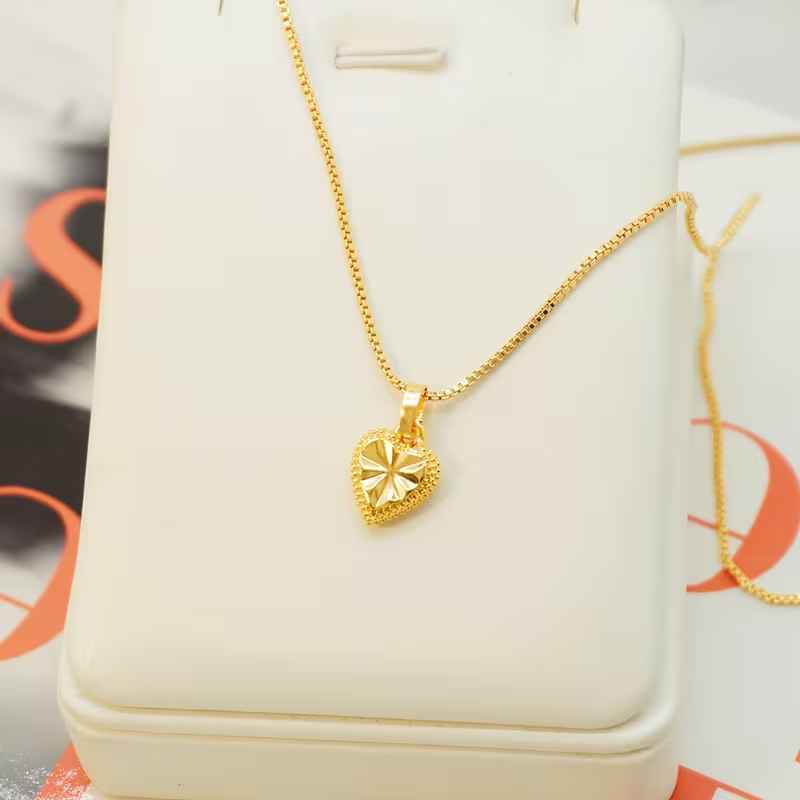 Gold-plated copper necklace with a heart-shaped pendant