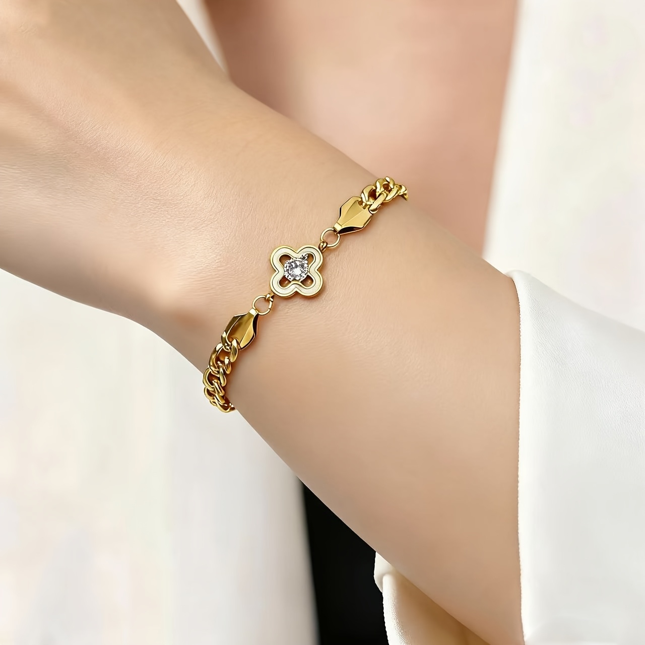 1pc of Flower Zirconia Pattern for Couples, Suitable for Sisters' Daily Wear, Classic Personal Style, Stainless Steel with Golden Plating, Wholesale Versatile-Grace Jewelry