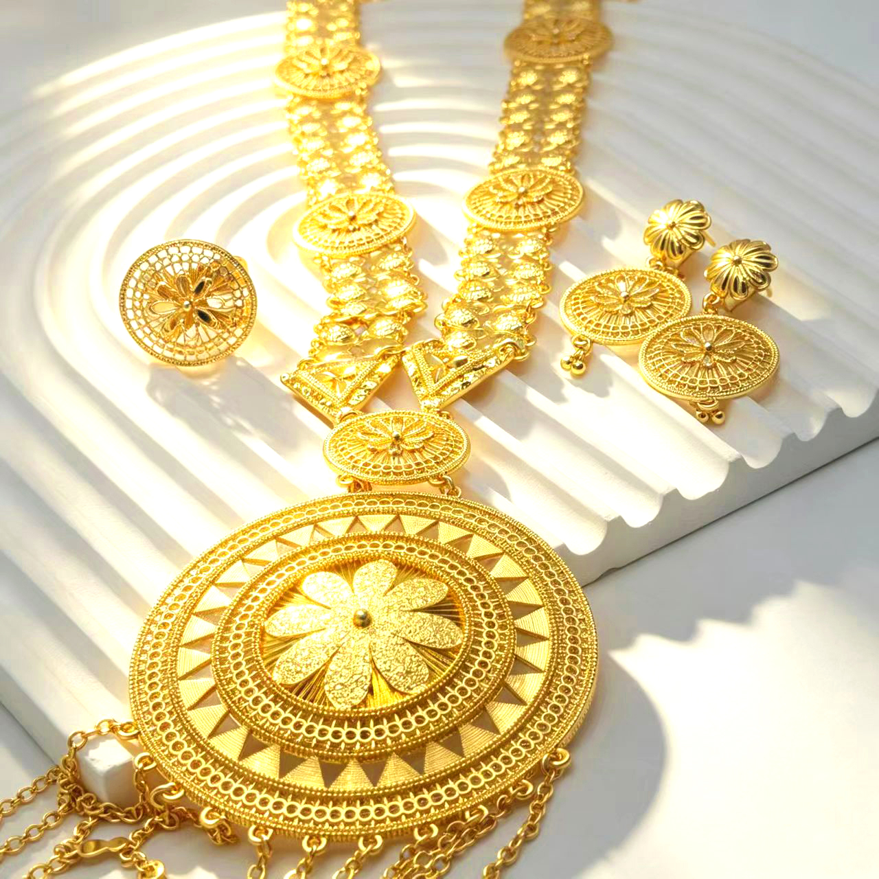 3-Piece Set: Earring  & Necklace & Ring, Alloy with 24K Gold Plating for Women
